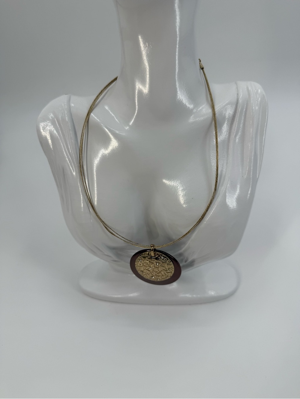 Dana Buchman Gold Tone Pendant Necklace Brown Resin Geometric Medallion - Picture 5 of 16